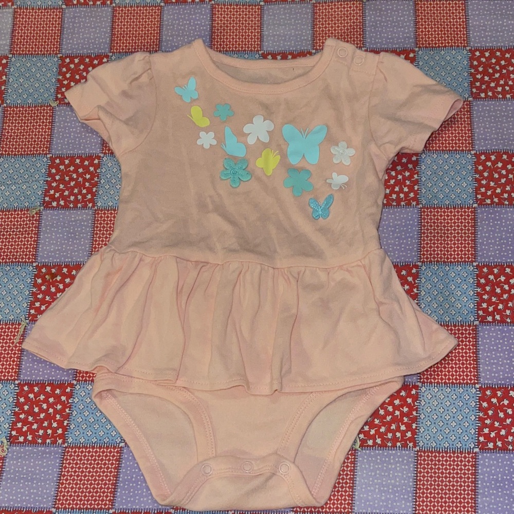 🎉Carter's Pink One Piece with Butterfly and Flower Design. E412
